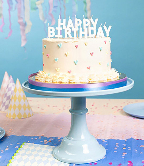 Świeczki urodzinowe Happy Birthday białe – idealne dekoracje na tort