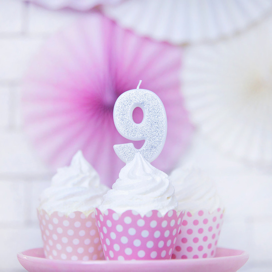 Świeczka urodzinowa srebrna brokat cyfra 9 dziewięć