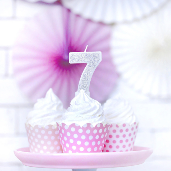 Świeczka urodzinowa srebrna brokat cyfra 7 siedem