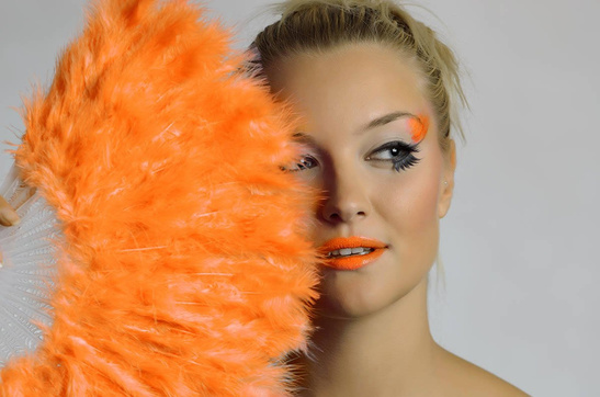 Wachlarz z Piór Marabuta Pomarańczowy – Elegancki Dodatek na Ślub