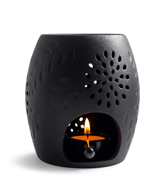 Czarny ceramiczny kominek aromaterapeutyczny z wzorem i tłoczeniem