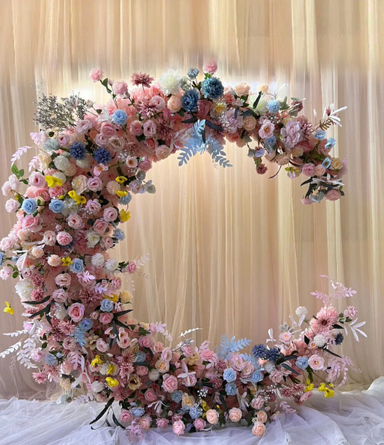 Złoty półksiężycowy stojak dekoracyjny 180cm – tło na ślub i eventy