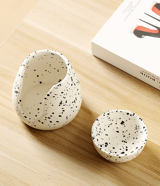 Biały Ceramiczny Podgrzewacz do Olejków Nakrapiany 11 cm