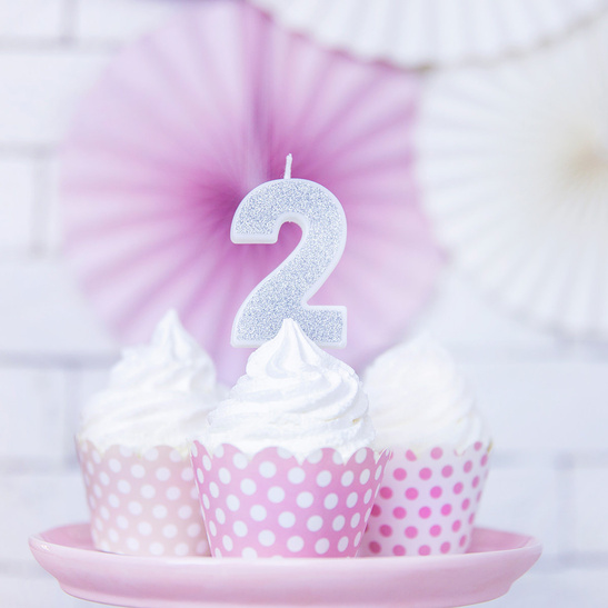 Świeczka urodzinowa srebrna brokat cyfra 2 dwa