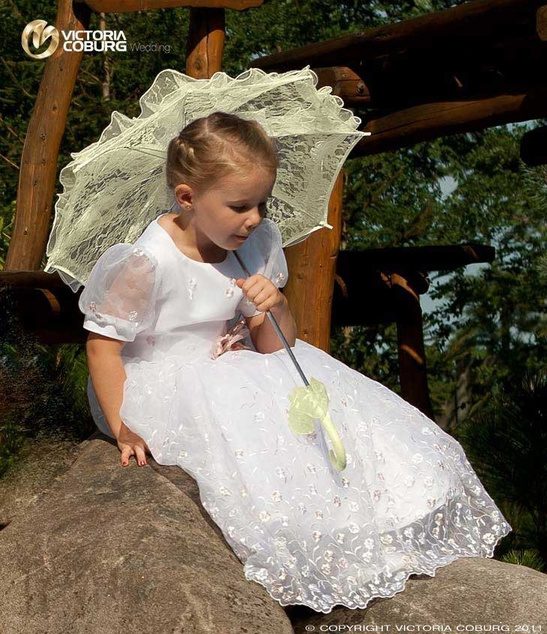 Koronkowa parasolka ecru Long – elegancki dodatek na komunię i ślub